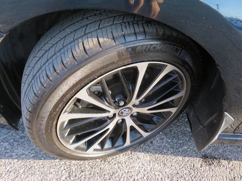 Used 2020 Toyota Camry SE FWD image 9