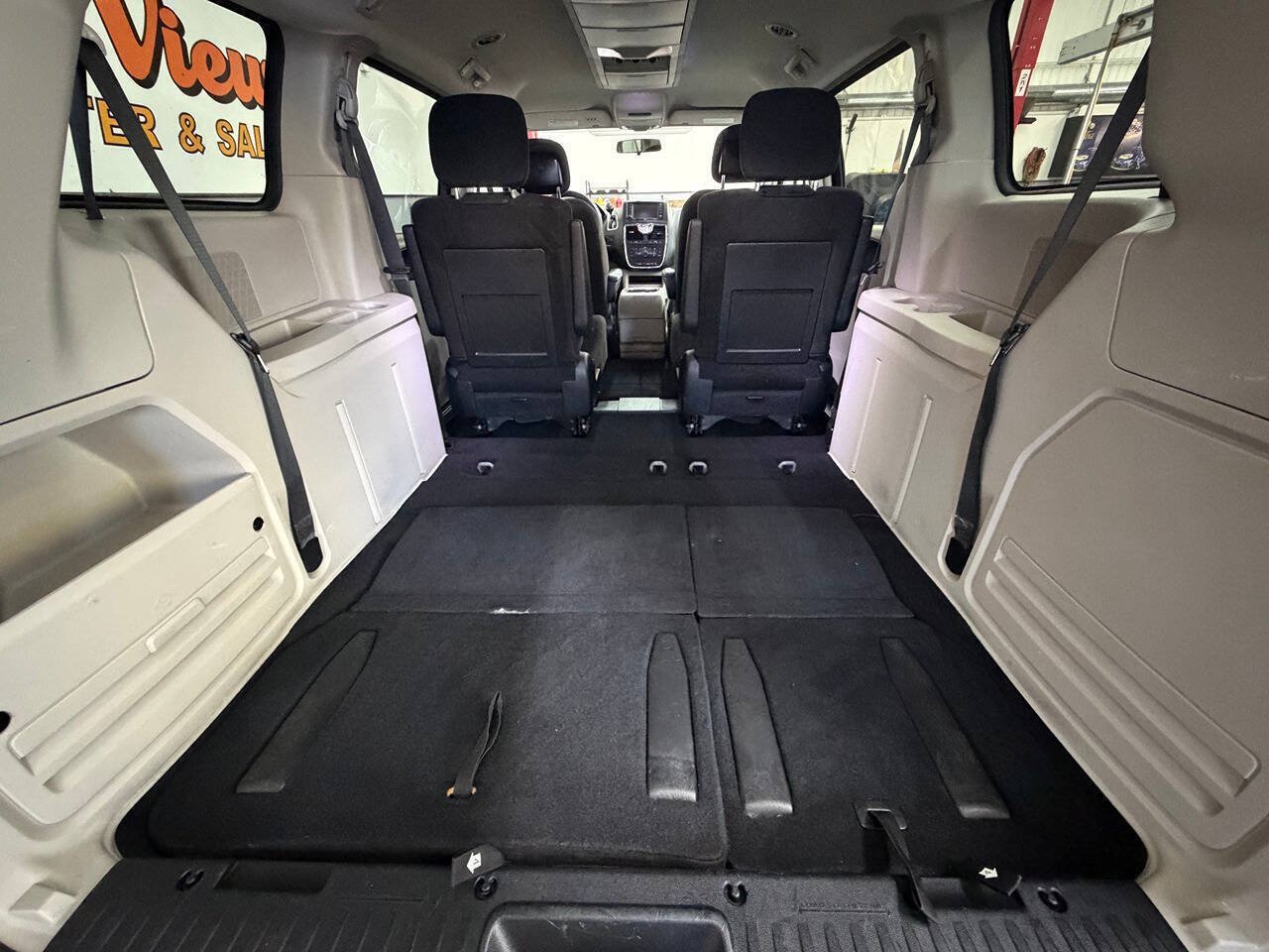 Used 2015 Chrysler Town & Country Touring FWD image 28