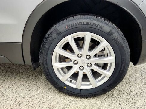 Used 2023 Cadillac XT4 Luxury w/ Cold Weather Package image 8