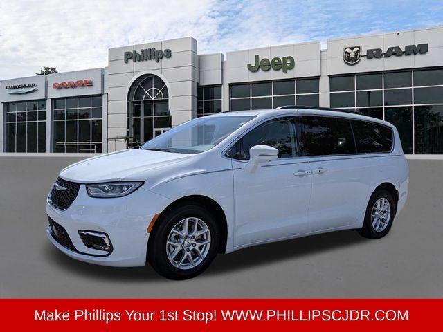Certified 2022 Chrysler Pacifica Touring-L w/ Uconnect Theater Family Group FWD image 7