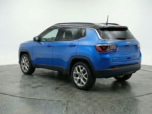 Used 2025 Jeep Compass Limited image 6