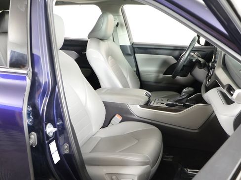 Used 2022 Toyota Highlander XLE image 28