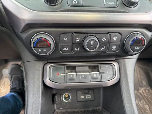 Used 2022 GMC Acadia AT4 w/ Technology Package AWD/4WD image 18