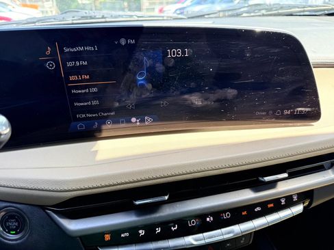 Used 2024 Cadillac XT4 Luxury w/ Cold Weather Package FWD image 16