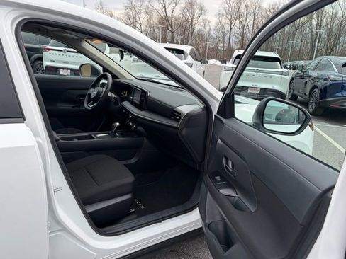 Used 2025 Nissan Kicks S image 23