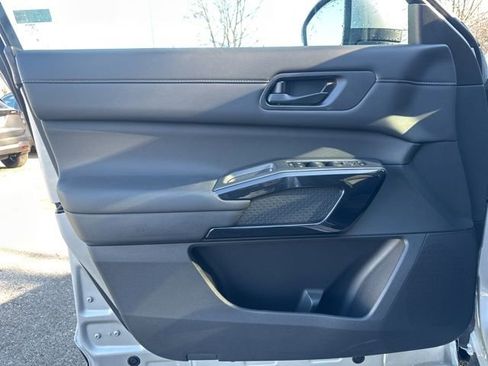 New 2025 Nissan Pathfinder SV image 13