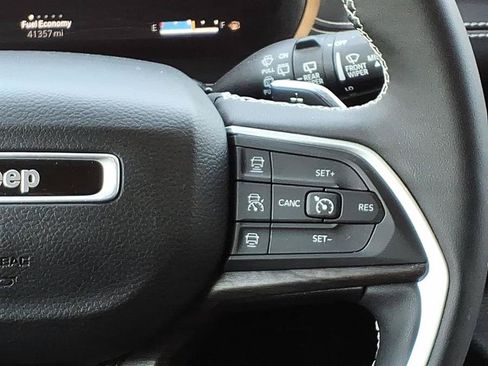 Used 2023 Jeep Grand Cherokee L Limited AWD/4WD image 25