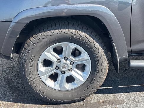 Used 2017 Toyota 4Runner SR5 Premium RWD image 25