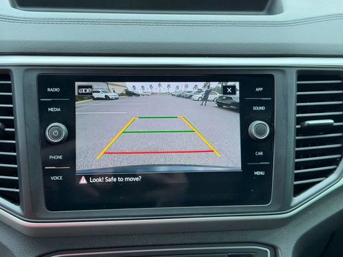 Used 2021 Volkswagen Atlas SE image 2