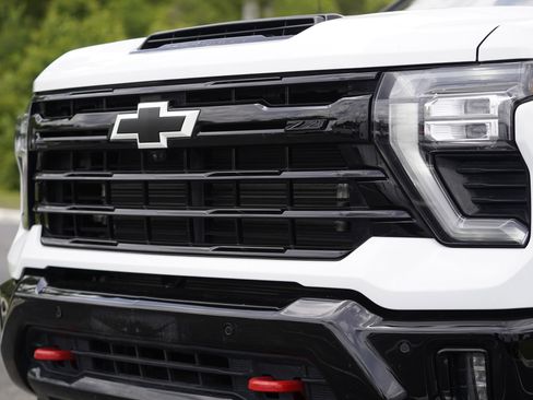 Used 2025 Chevrolet Silverado 2500 LTZ w/ LTZ Plus Package AWD/4WD image 41