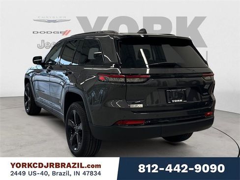 Used 2024 Jeep Grand Cherokee Limited w/ Black Appearance Package image 3
