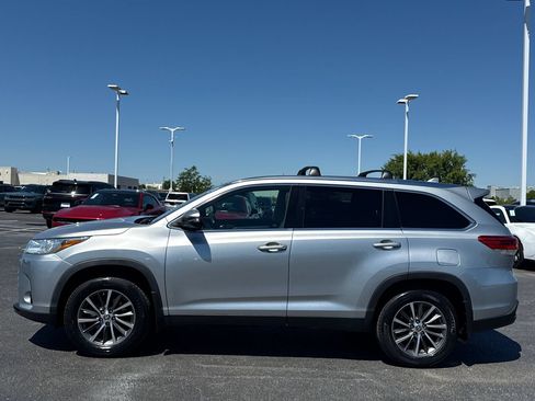 Used 2019 Toyota Highlander XLE FWD image 6