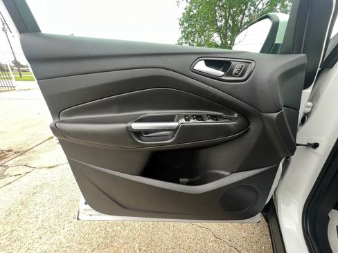 Used 2017 Ford Escape SE FWD image 9