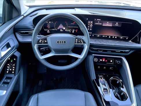 Certified 2025 Audi Q5 Premium w/ Convenience Package image 5