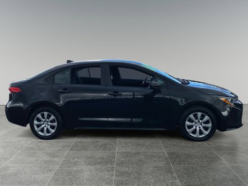 Used 2022 Toyota Corolla LE image 6