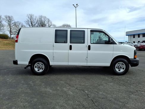 Used 2016 GMC Savana 2500 image 2