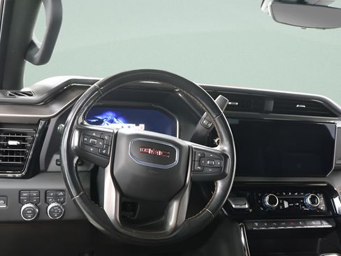 Used 2025 GMC Sierra 2500 AT4 w/ Technology Package AWD/4WD image 9