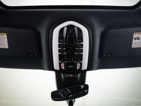 Certified 2023 Porsche Macan AWD/4WD image 20