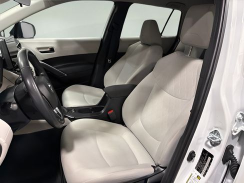Used 2023 Toyota Corolla Cross LE FWD image 11