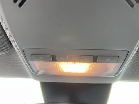 Used 2022 Chevrolet Trax LT w/ LT Convenience Package image 19