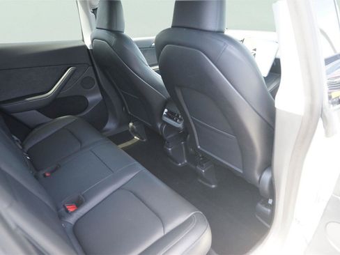 Used 2023 Tesla Model Y AWD image 15