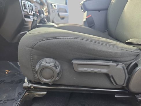 Used 2022 Jeep Wrangler Unlimited Sport image 27