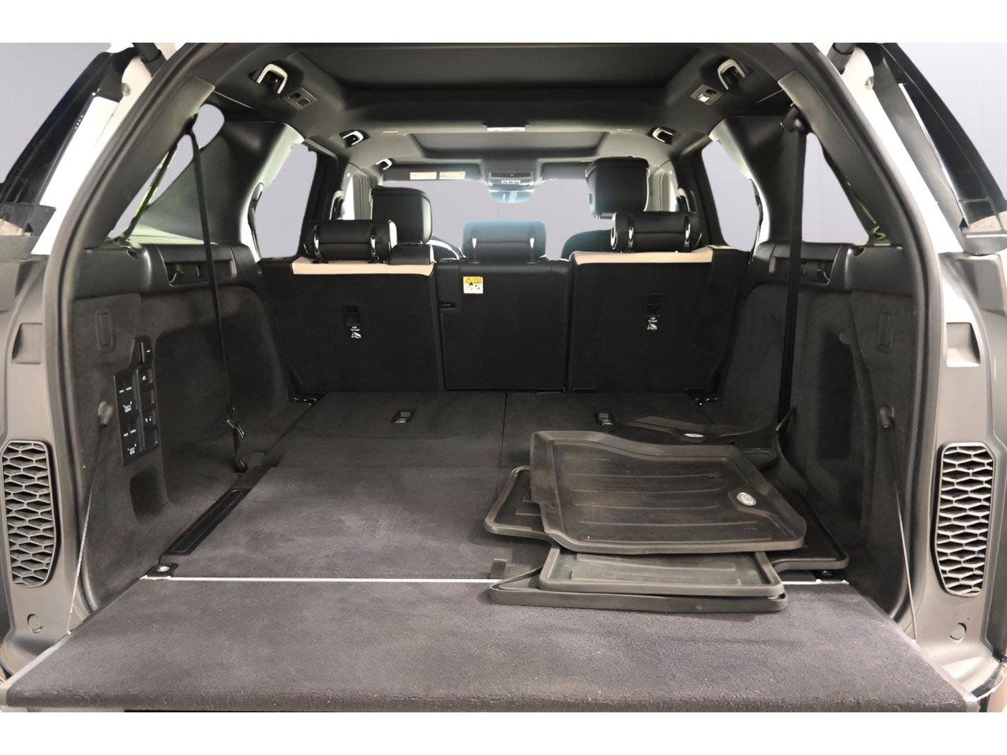 Used 2022 Land Rover Discovery HSE R-Dynamic AWD/4WD image 16
