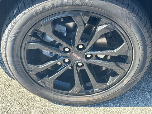 Used 2022 GMC Terrain SLE w/ Elevation Edition image 15