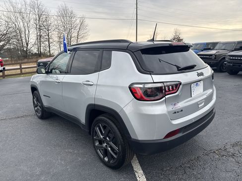 Used 2025 Jeep Compass Limited w/ Sun & Sound Group image 7