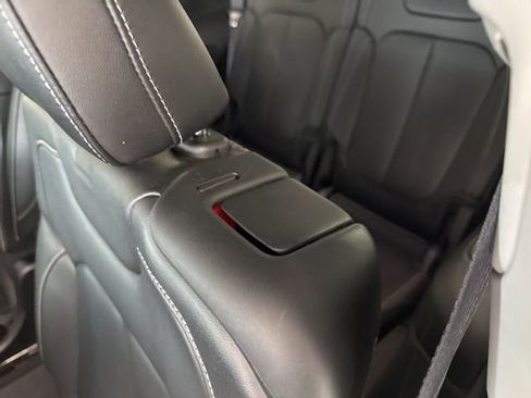 Used 2021 Jeep Grand Cherokee L Limited image 24