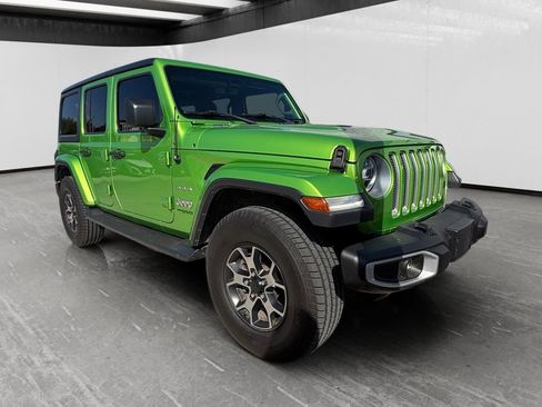 Used 2018 Jeep Wrangler Unlimited Sahara AWD/4WD image 7