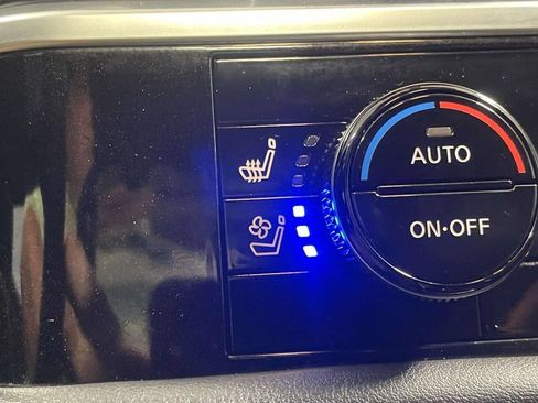 Used 2022 Nissan Pathfinder Platinum w/ Lighting Package (N93) FWD image 20