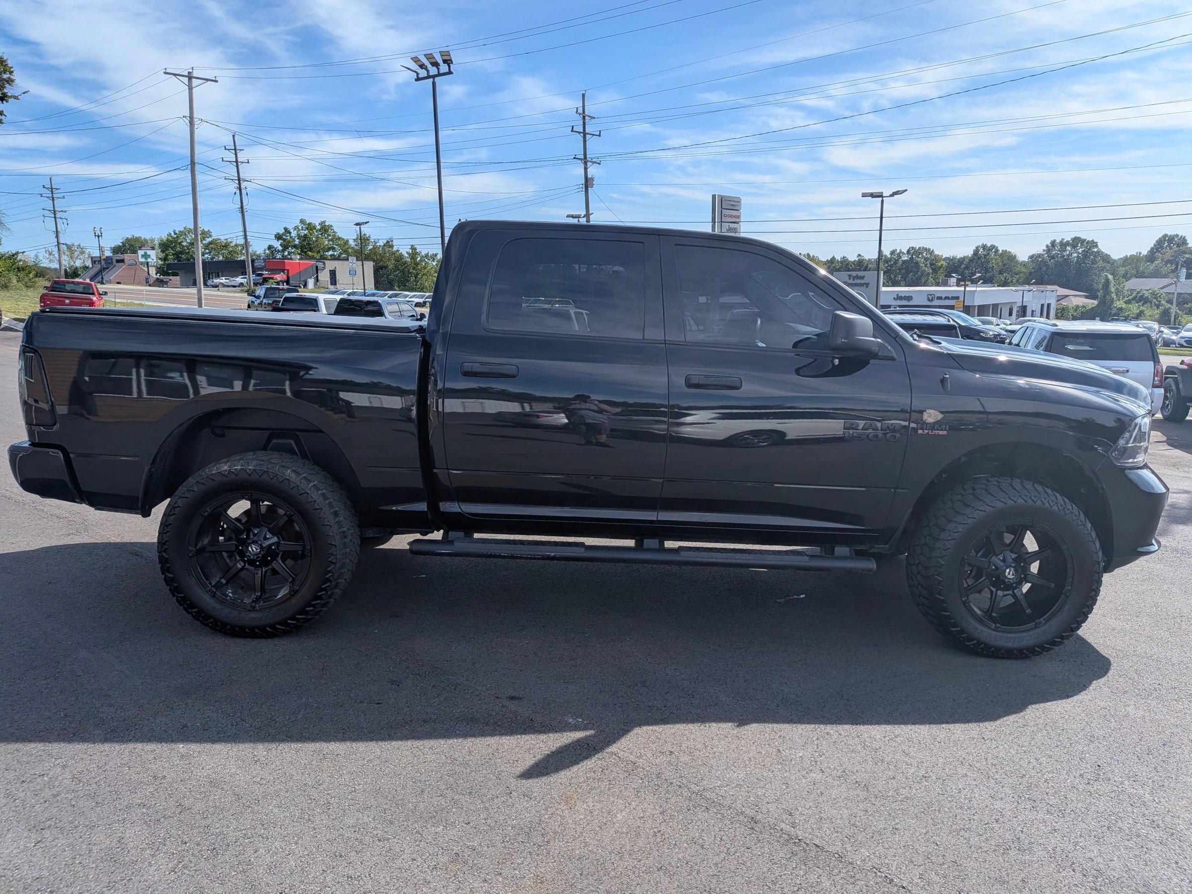Used 2018 RAM 1500 Express w/ Black Ram 1500 Express Group AWD/4WD image 7