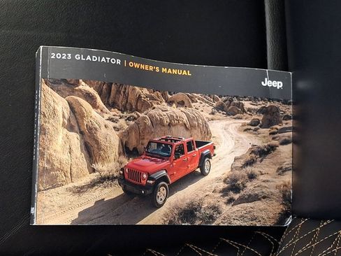 Used 2023 Jeep Gladiator Overland AWD/4WD image 28