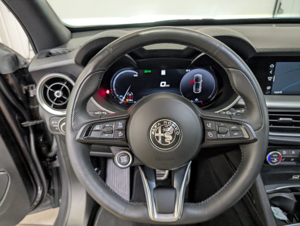 Used 2024 Alfa Romeo Stelvio Ti AWD/4WD image 17