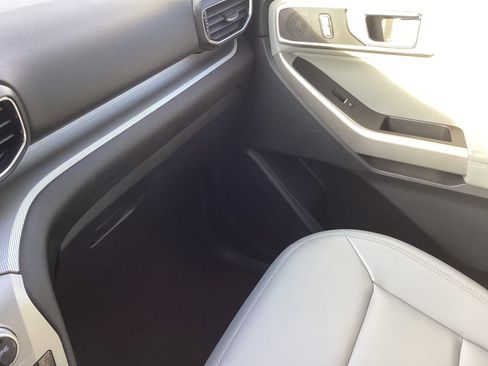 Used 2021 Ford Explorer XLT w/ Equipment Group 202A image 35