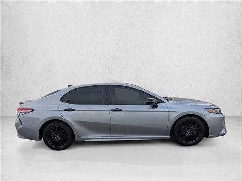 Used 2020 Toyota Camry SE image 4