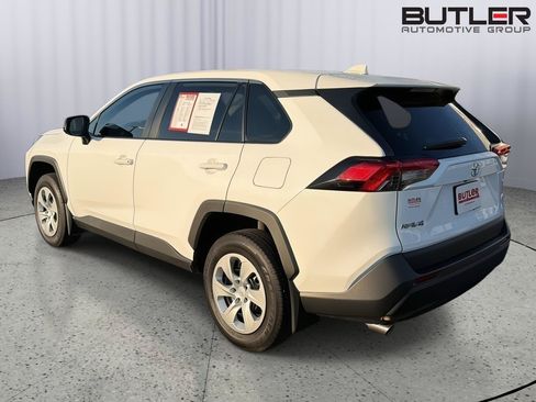 Used 2024 Toyota RAV4 LE FWD image 4