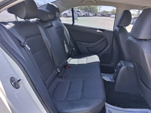 Used 2012 Volkswagen Jetta SE FWD image 17