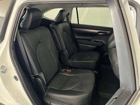 Used 2020 Toyota Highlander Limited AWD/4WD image 21