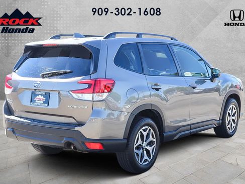 Used 2021 Subaru Forester Premium AWD/4WD image 6