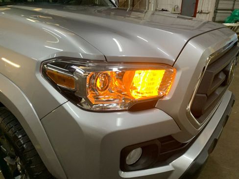Used 2022 Toyota Tacoma SR5 w/ SR5 Appearance Package (SM) AWD/4WD image 33