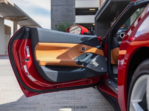 Used 2019 Ferrari Portofino image 33