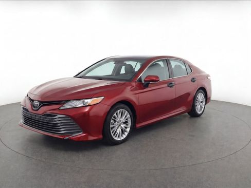 Used 2020 Toyota Camry XLE w/ Driver Assist Package FWD image 3