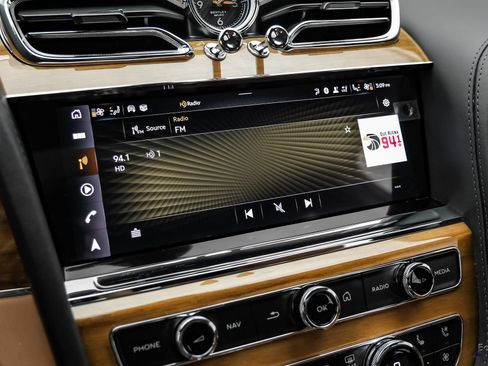 Used 2023 Bentley Bentayga Extended Wheelbase AWD/4WD image 74