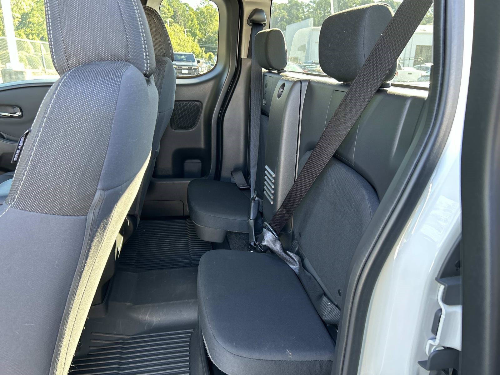 Used 2024 Nissan Frontier SV RWD image 11