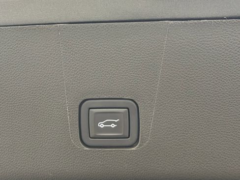 Used 2023 Chevrolet Traverse LT AWD/4WD image 10