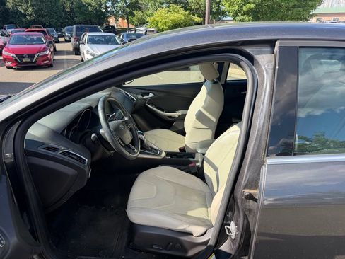 Used 2015 Ford Focus Titanium FWD image 9