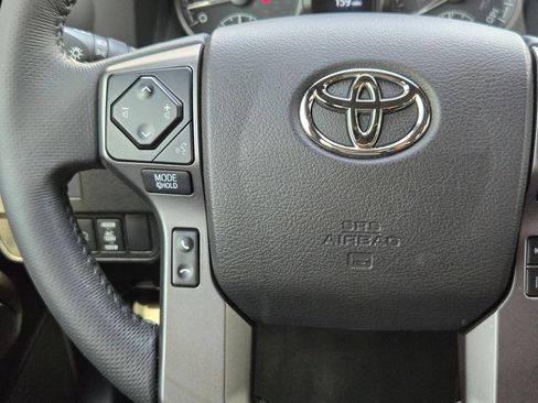 Used 2021 Toyota Tacoma TRD Off-Road w/ Technology Package AWD/4WD image 17
