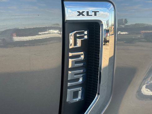Used 2022 Ford F250 XLT w/ FX4 Off-Road Package image 25
